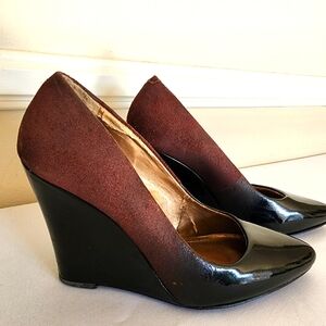 BCBG Paris Ehrica Suede and Patent Wedges Burgundy/Wine and Black Size 8.5